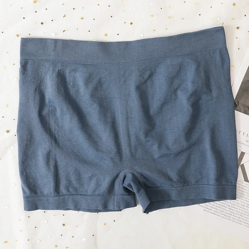 Hip Enhancing Seamless Underwear with High Waist Feature